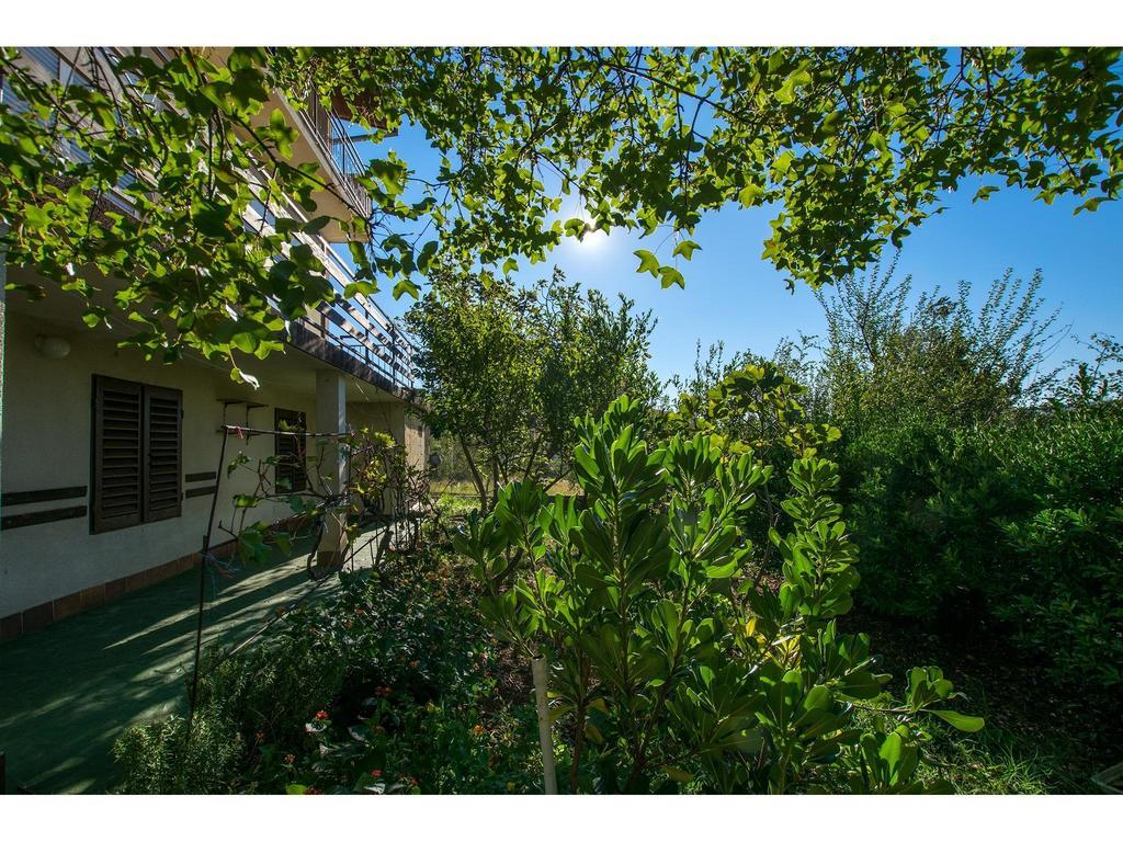 Apartments Velebit Starigrad Paklenica Exterior foto